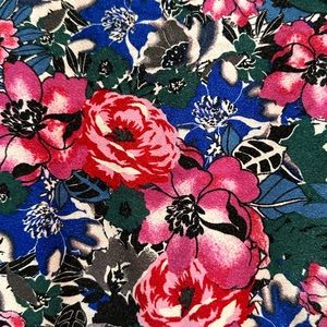 Leggings LuLaRoe flowers on black back ground double stitched like new sz TC2